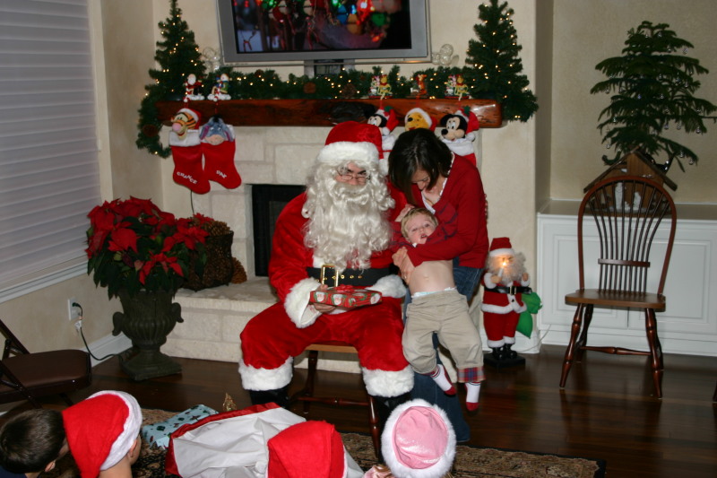 2006/12(December)/Christmas-Eve/800x600_2006-12-24-Christmas-Eve-43-Santa-Ian-Heather.JPG