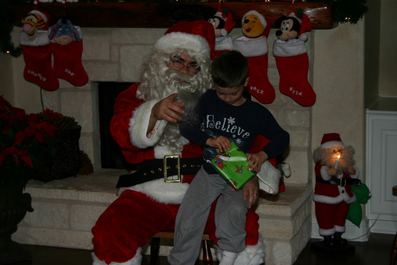 2006/12(December)/Christmas-Eve/800x600_2006-12-24-Christmas-Eve-54-Santa.JPG