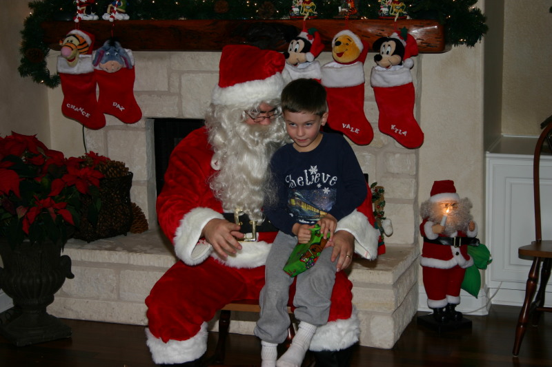 2006/12(December)/Christmas-Eve/800x600_2006-12-24-Christmas-Eve-55-Santa-Dax.JPG