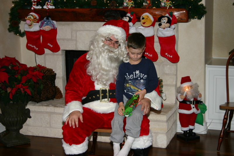 2006/12(December)/Christmas-Eve/800x600_2006-12-24-Christmas-Eve-57-Santa-Dax.JPG