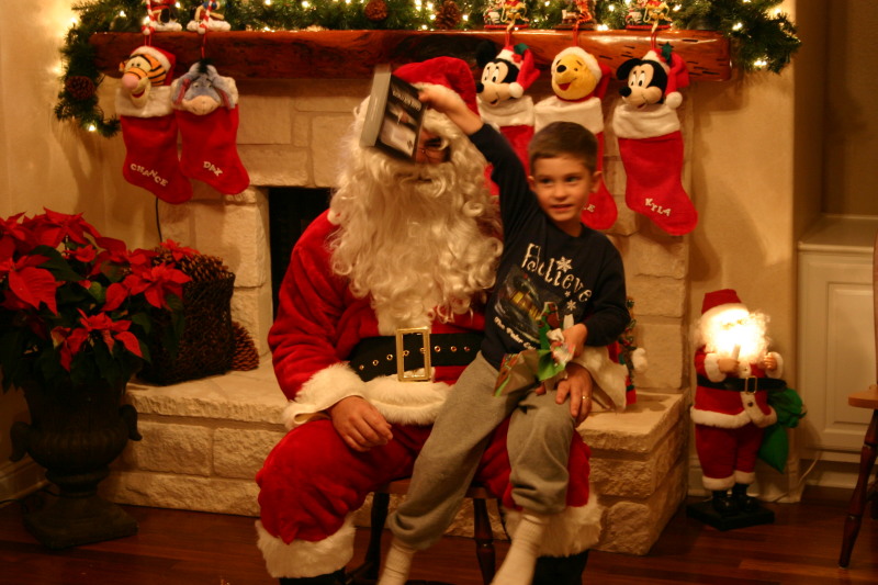 2006/12(December)/Christmas-Eve/800x600_2006-12-24-Christmas-Eve-61-Santa-Dax.JPG