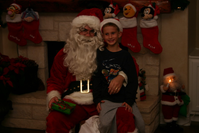 2006/12(December)/Christmas-Eve/800x600_2006-12-24-Christmas-Eve-65-Santa-Chance.JPG