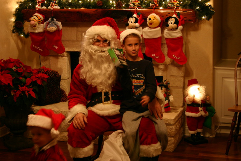 2006/12(December)/Christmas-Eve/800x600_2006-12-24-Christmas-Eve-68-Santa-Chance.JPG