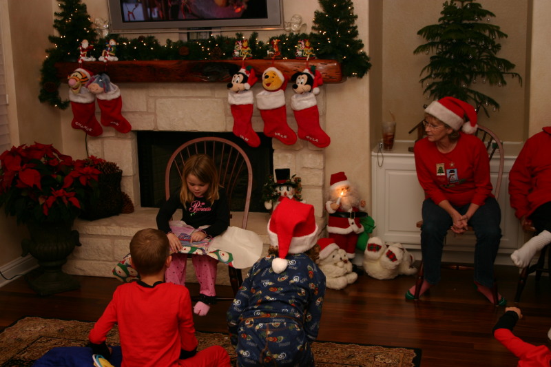 2006/12(December)/Christmas-Eve/800x600_2006-12-24-Christmas-Eve-93-Chance-Kyla-Janeen.JPG