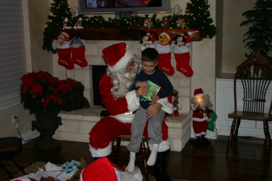 2006-12-24-Christmas-Eve-52-Santa-Dax.JPG
