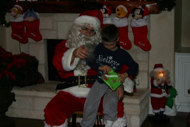 2006-12-24-Christmas-Eve-54-Santa.JPG