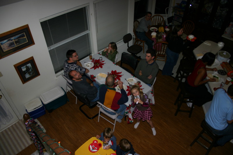 2006/12(December)/Pheasant-Pfeast/800x600_2006-12-10-Pheasant-Pfeast-02-Matt-Shane-Ren-McKenzie-Stan-Josh-Katie-Jack.JPG