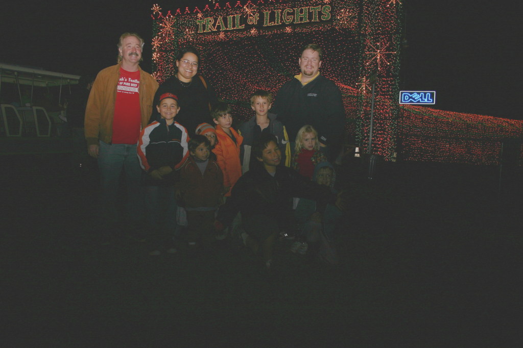 2006-12-12-Trail-of-Lights-Cubscouts-11-Dax-Chance.JPG