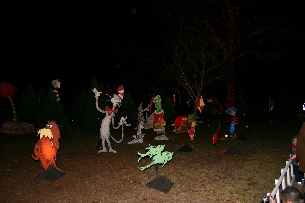 2006-12-12-Trail-of-Lights-Cubscouts-14.JPG