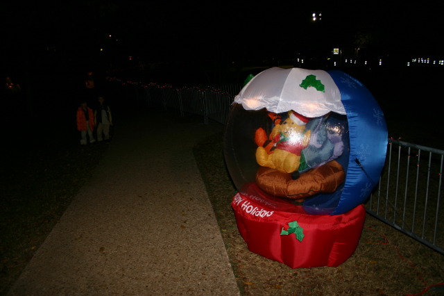 2006/12(December)/Trail-of-Lights-cubscouts/640x480_2006-12-12-Trail-of-Lights-Cubscouts-02.JPG