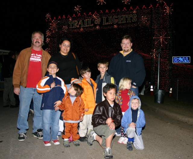 2006/12(December)/Trail-of-Lights-cubscouts/640x480_2006-12-12-Trail-of-Lights-Cubscouts-10-Dax-Chance.JPG