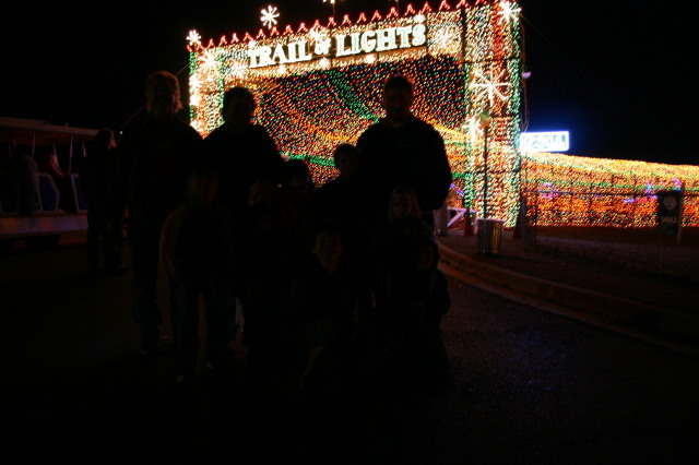 2006/12(December)/Trail-of-Lights-cubscouts/640x480_2006-12-12-Trail-of-Lights-Cubscouts-12.JPG