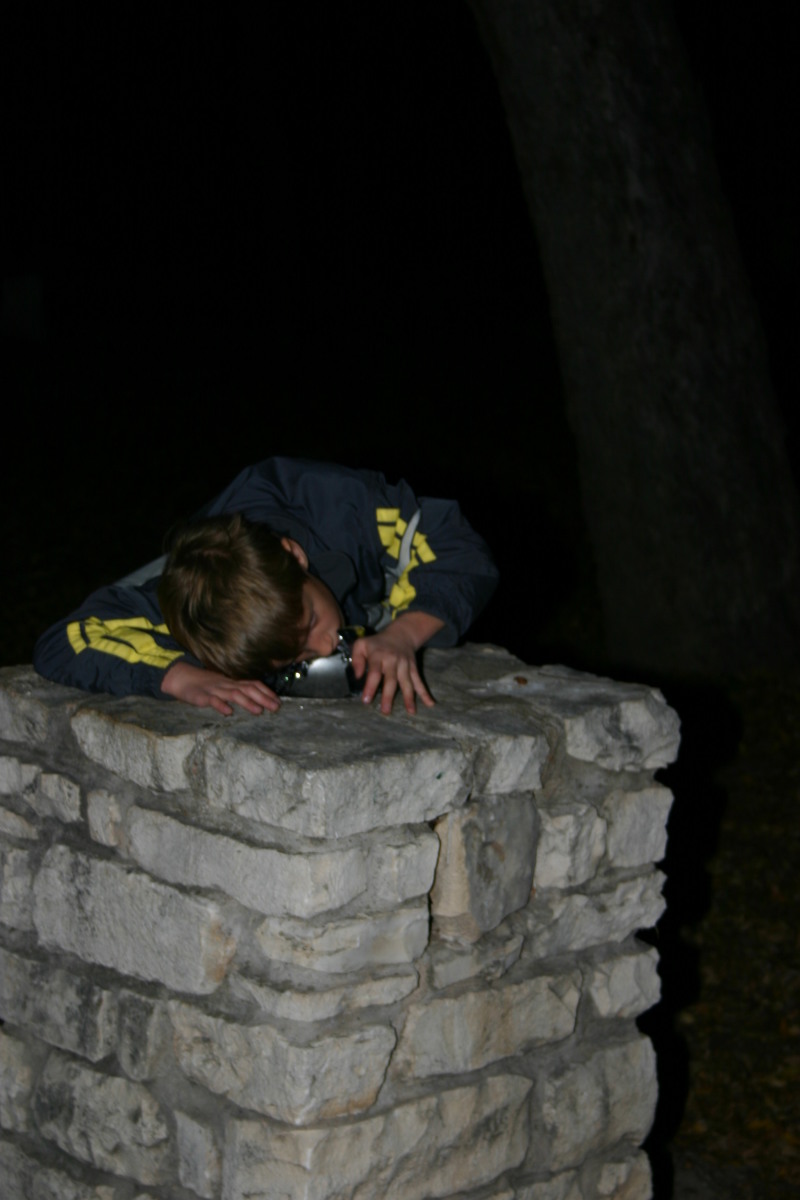 2006/12(December)/Trail-of-Lights-cubscouts/800x600_2006-12-12-Trail-of-Lights-Cubscouts-03-Chance.JPG