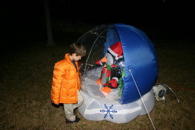 2006-12-12-Trail-of-Lights-Cubscouts-06-Dax.JPG