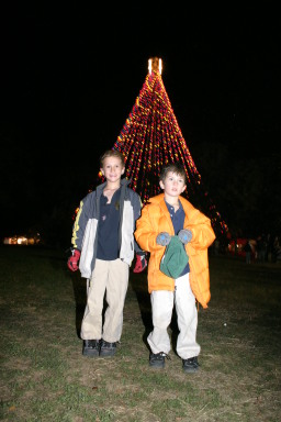 2006-12-12-Trail-of-Lights-Cubscouts-34-Chance-Dax.JPG
