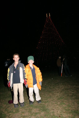 2006-12-12-Trail-of-Lights-Cubscouts-35-Chance-Dax.JPG