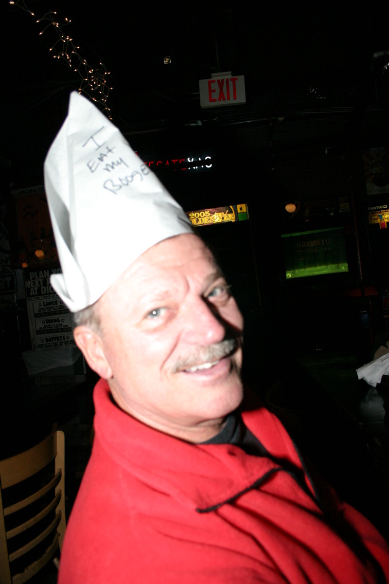 2006-12-23-SanAntonio-Dicks-last-resort-07-Jim-I-eat-my-boogers-hat.JPG