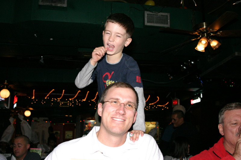 2006/12(December)/Westlake-state-championship-game-SA/800x600_2006-12-23-SanAntonio-Dicks-last-resort-15-Travis-Dax.JPG