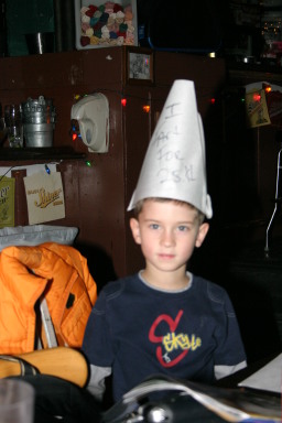 2006-12-23-SanAntonio-Dicks-last-resort-04-Dax-I-fart-for-25-cents-hat.JPG