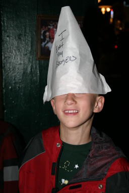 2006-12-23-SanAntonio-Dicks-last-resort-06-Chance-I-eat-my-boogers-hat.JPG