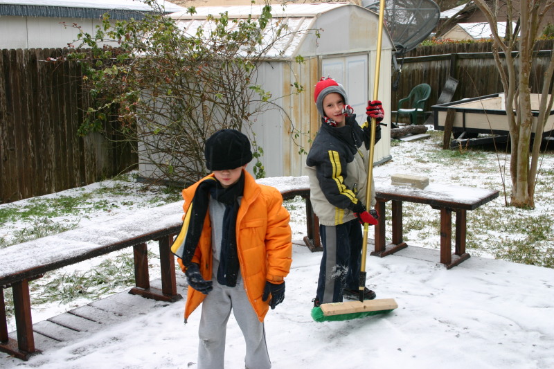 2007/01(January)/Austin-Ice-Storm/800x600_2007-01-16-Ice-Storm-Austin-3-Dax-Chance.JPG