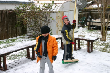 2007-01-16-Ice-Storm-Austin-3-Dax-Chance.JPG