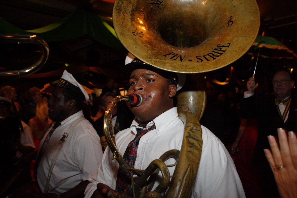 2007/01(January)/Coronation-Ball/1024x768_2007-01-13-Coronation-ball-103-parade.JPG