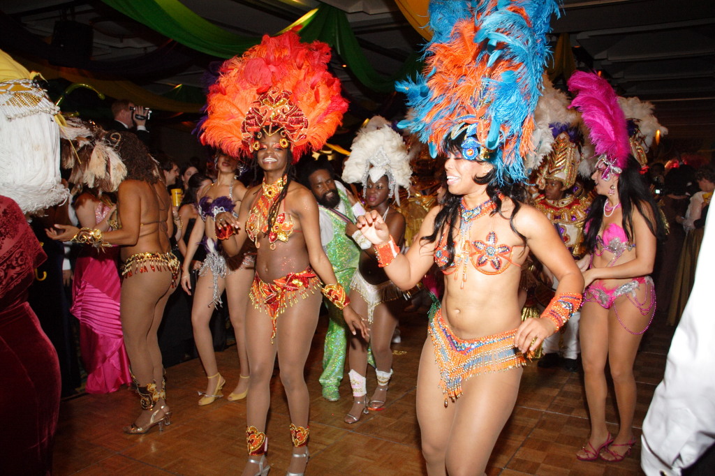 2007-01-13-Coronation-ball-88-parade-belly-dancers.JPG