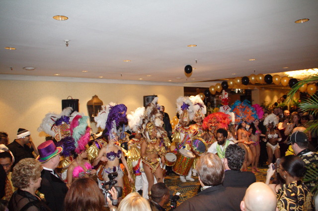 2007-01-13-Coronation-ball-61-belly-dancers.JPG