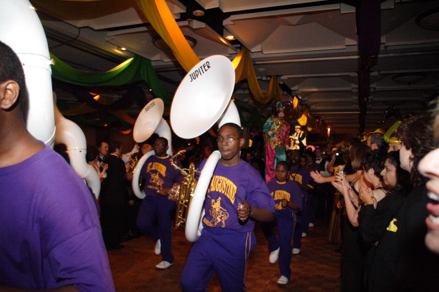 2007-01-13-Coronation-ball-83-parade.JPG