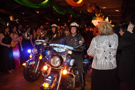 2007-01-13-Coronation-ball-71-motorcycles-parade.JPG