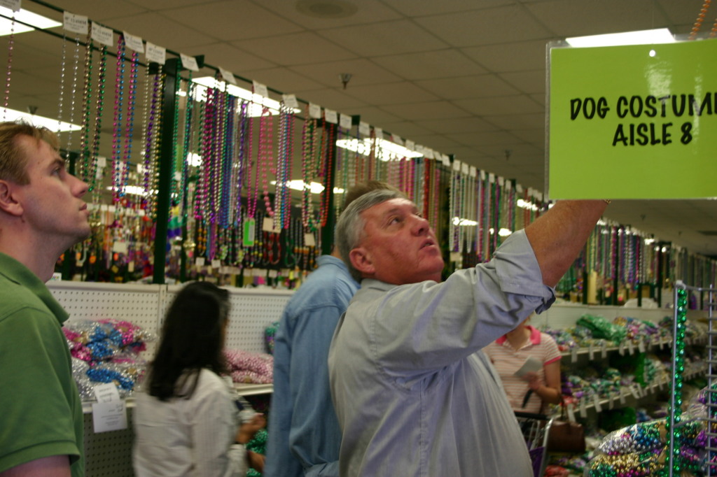 2007/01(January)/Crazy-Johnnies-Bead-shopping/1024x768_2006-01-13-Bead-shopping-1-Ben-Randy-Travis.JPG