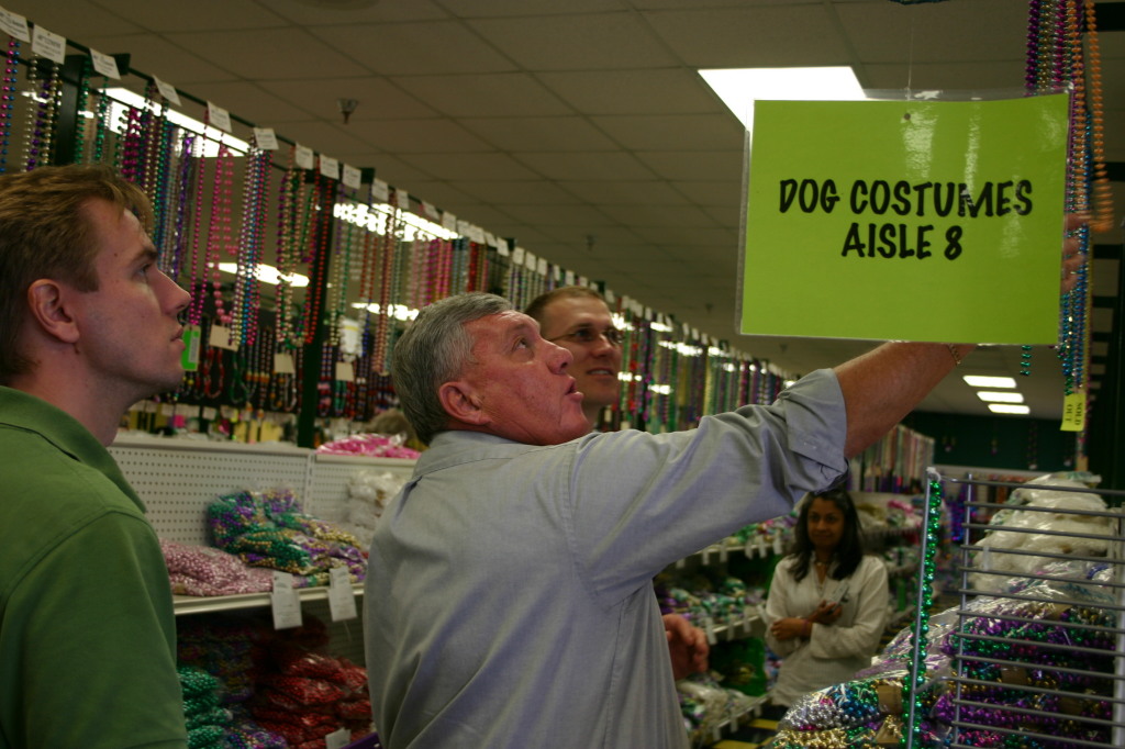 2007/01(January)/Crazy-Johnnies-Bead-shopping/1024x768_2006-01-13-Bead-shopping-2-Ben-Randy-Travis.JPG