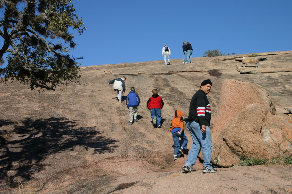 2007/01(January)/CubScout-Enchanted-Rock-camping/1024x768_2007-01-07-CubScout-Enchanted-Rock-camping-06-Chance.JPG