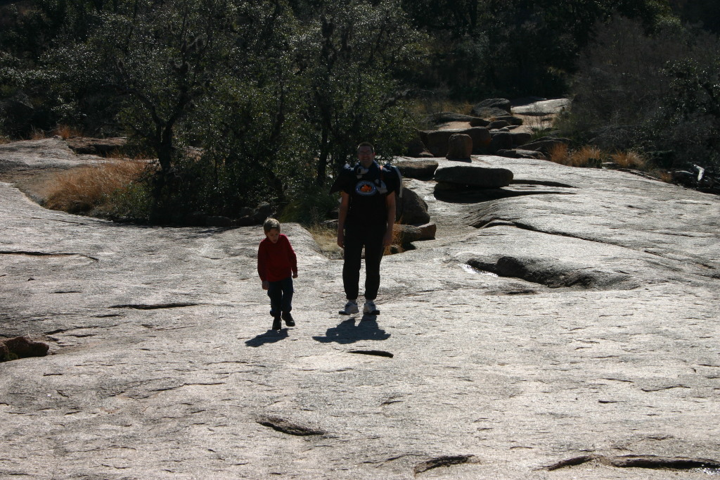 2007/01(January)/CubScout-Enchanted-Rock-camping/1024x768_2007-01-07-CubScout-Enchanted-Rock-camping-09-Jack-Matt.JPG