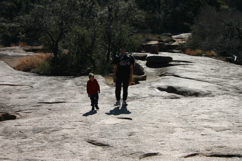 2007/01(January)/CubScout-Enchanted-Rock-camping/800x600_2007-01-07-CubScout-Enchanted-Rock-camping-09-Jack-Matt.JPG