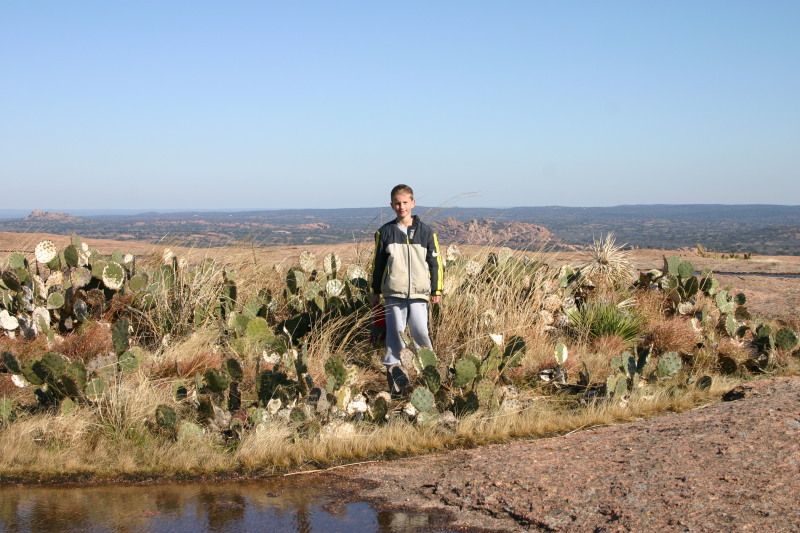 2007/01(January)/CubScout-Enchanted-Rock-camping/800x600_2007-01-07-CubScout-Enchanted-Rock-camping-19-Chance.JPG