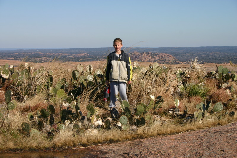 2007/01(January)/CubScout-Enchanted-Rock-camping/800x600_2007-01-07-CubScout-Enchanted-Rock-camping-20-Chance.JPG