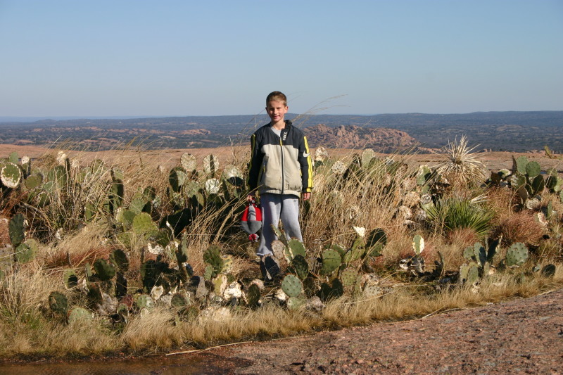 2007/01(January)/CubScout-Enchanted-Rock-camping/800x600_2007-01-07-CubScout-Enchanted-Rock-camping-21-Chance.JPG