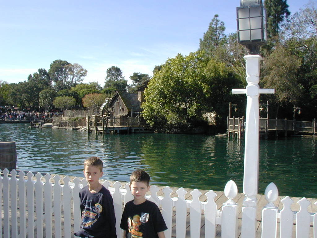 2007/01(January)/DisneyLand/1024x768_2007-01-02-Disneyland-14-Dax-Chance.JPG