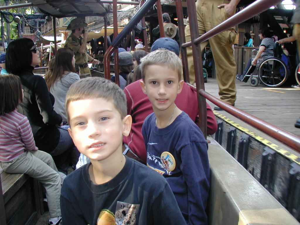 2007/01(January)/DisneyLand/1024x768_2007-01-02-Disneyland-17-Dax-Chance.JPG