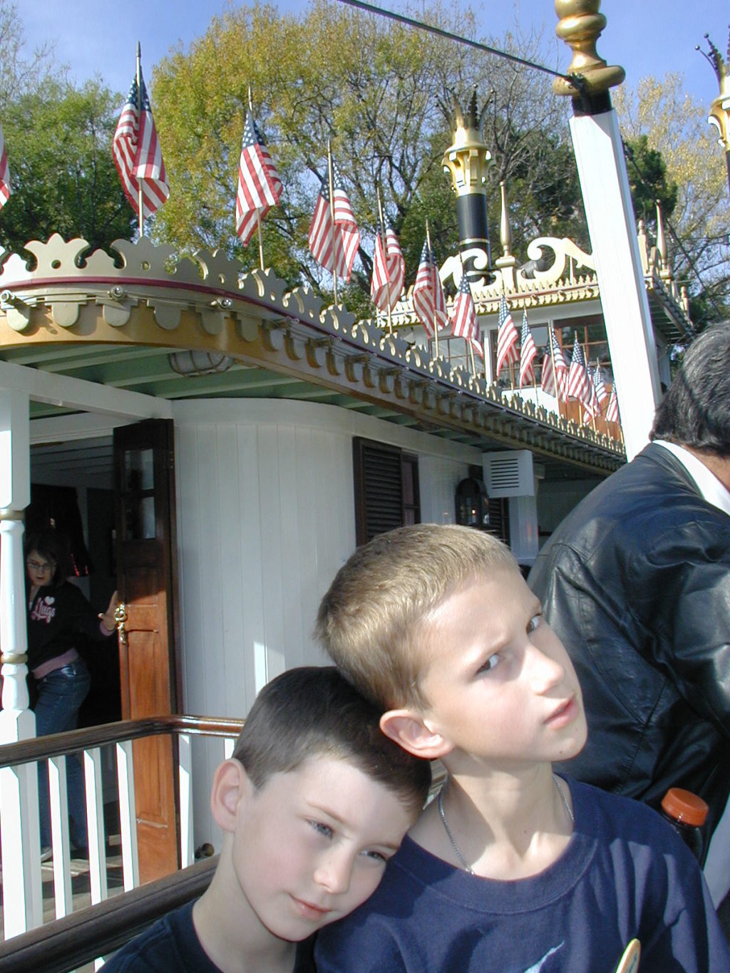 2007/01(January)/DisneyLand/1024x768_2007-01-02-Disneyland-20-Dax-Chance.JPG