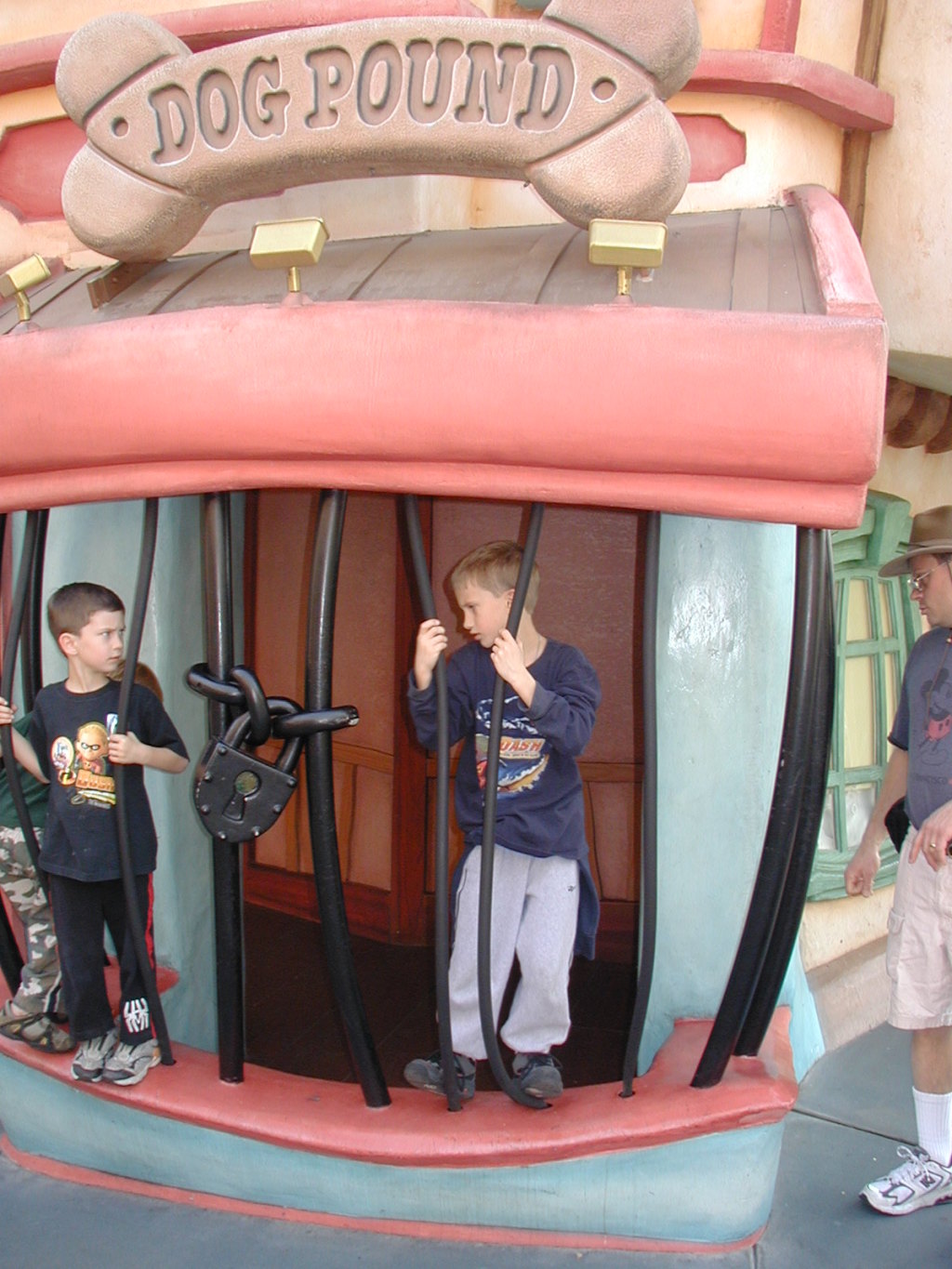 2007/01(January)/DisneyLand/1024x768_2007-01-02-Disneyland-22-Dax-Chance.JPG