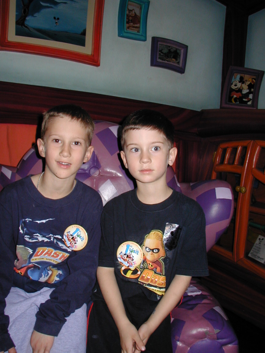 2007/01(January)/DisneyLand/1024x768_2007-01-02-Disneyland-27-Chance-Dax.JPG