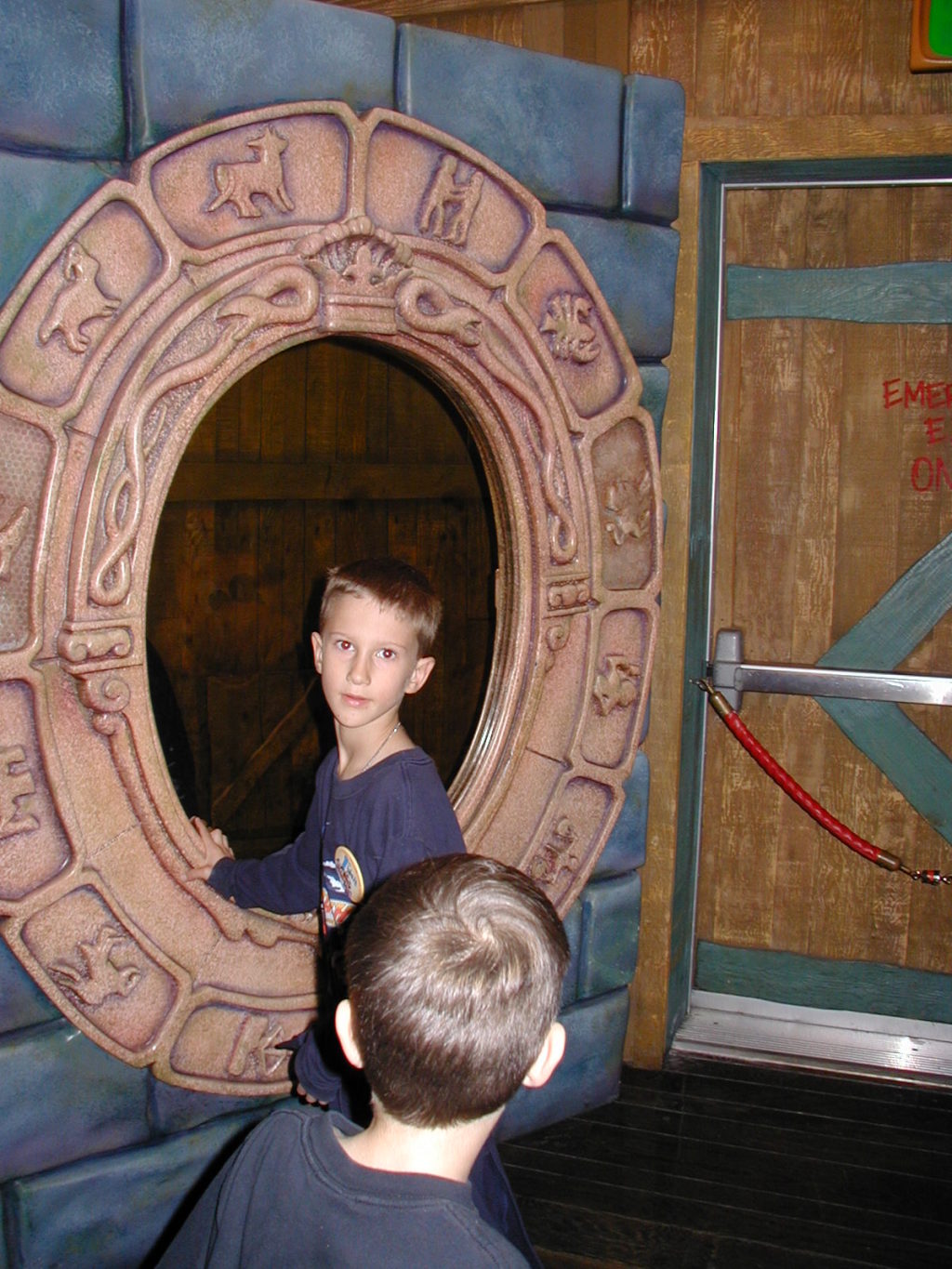 2007/01(January)/DisneyLand/1024x768_2007-01-02-Disneyland-29-Chance.JPG