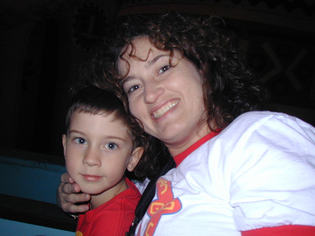 2007/01(January)/DisneyLand/1024x768_2007-01-03-Disneyland-70-Dax-Suzi.JPG