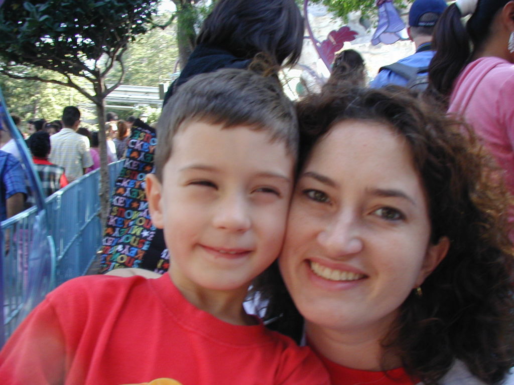 2007/01(January)/DisneyLand/1024x768_2007-01-03-Disneyland-79-Dax-Suzi.JPG