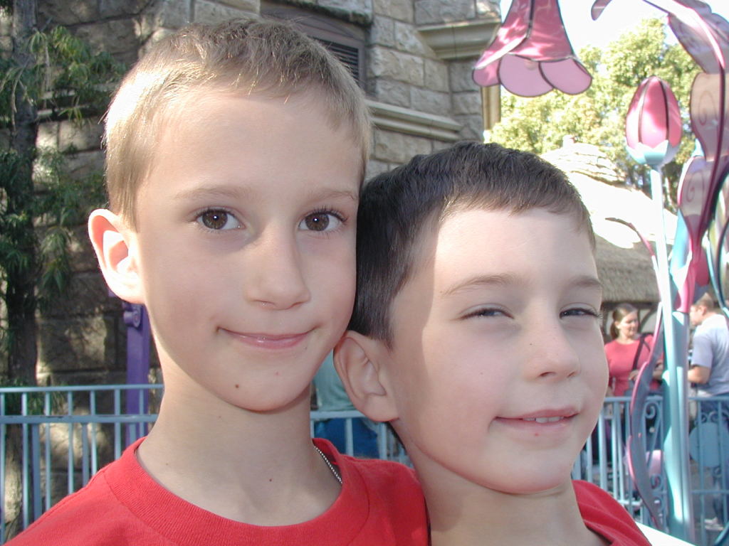 2007/01(January)/DisneyLand/1024x768_2007-01-03-Disneyland-80-Chance-Dax.JPG