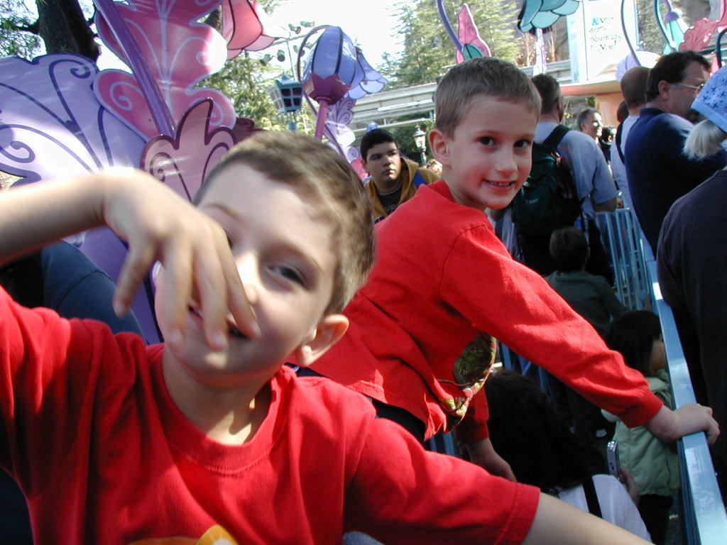 2007/01(January)/DisneyLand/1024x768_2007-01-03-Disneyland-84-Dax-Chance.JPG