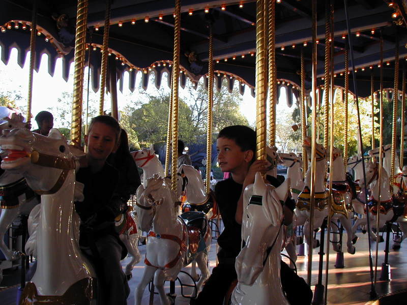2007/01(January)/DisneyLand/800x600_2007-01-02-Disneyland-05-Chance-Dax.JPG